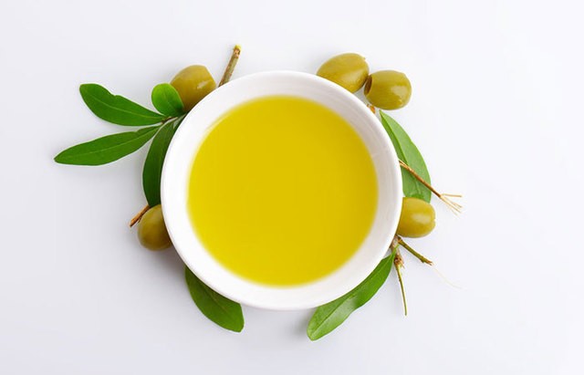 1518701268 3. olive oil and onion juice for hair growth