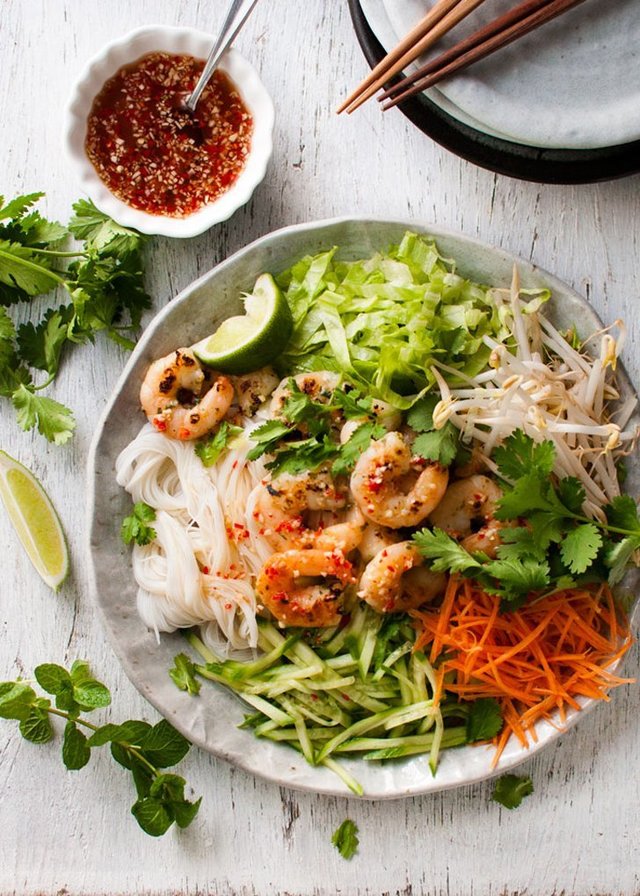 1519280122 vietnamese garlic shrimp noodle salad