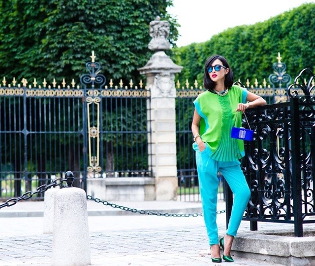 1519369108 1. green outfit with cobalt blue clutch and green pumps