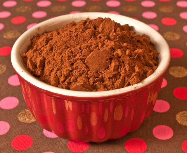 1447500365 cocoa powder in bowl