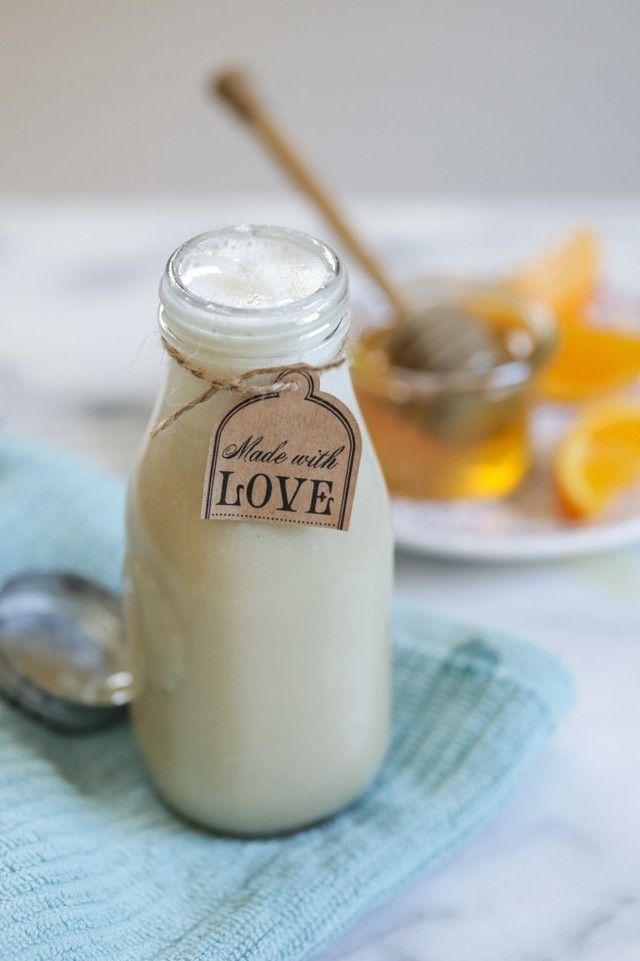 1519737610 milk honey body wash 0872 682x1024