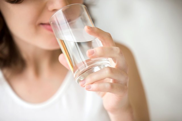 1519802379 01 here e2 80 99s why you need to drink water 524154682 fizkes