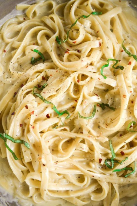 1520146097 gallery 1519744598 one pot garlic pasta yup its vegan
