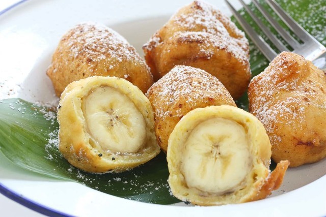 1520406121 banana fritter recipe goreng pisang shutterstock 82725232