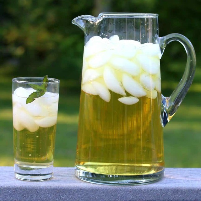 1520487755 iced apple peppermint tea 11