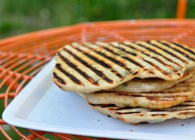 1520921415 grilled flatbreads stuffed cheese herbs