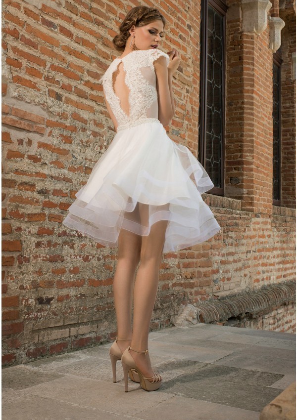 1521643258 0425 wedding dress addictedtoyourlips gallery 3 600x850