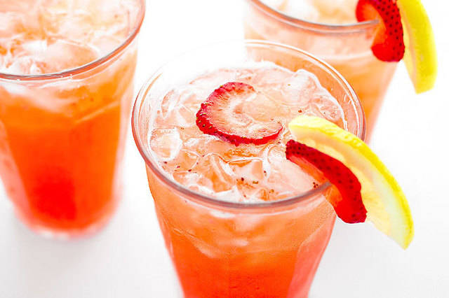 1448180125 strawberry lemonade 3