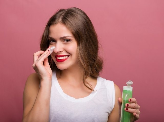 1522100767 7 natural ways to get rid of oily nose5