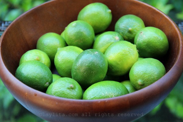 1522384699 2 limes for the white layer of the paletas or popsicles 600x400
