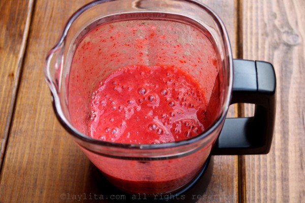 1522384910 6 strawberry puree for paletas or popsicles 600x400