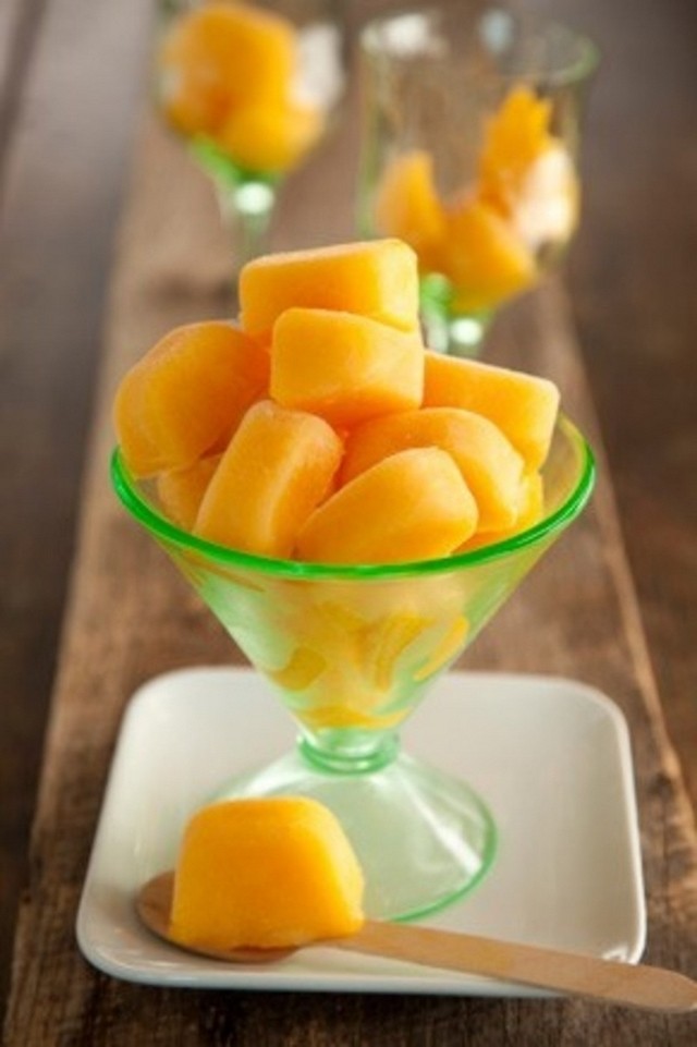 1522559698 summer decorating ideas ice cubes peach juice cocktails