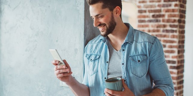 1522637139 how to flirt using emojis z7pq