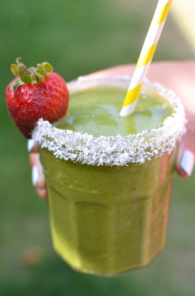 1523611935 matcha smoothie 3