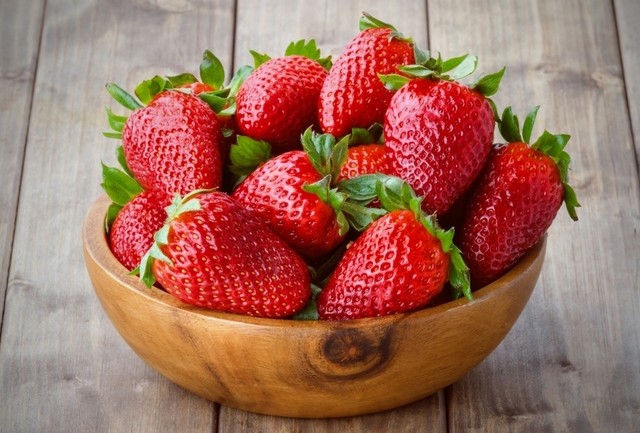 1523645305 strawberries