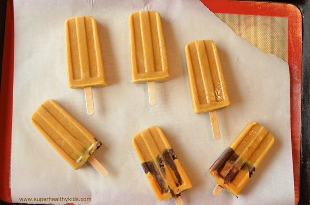1523805809 adding chocolate to the popsicles 1024x678
