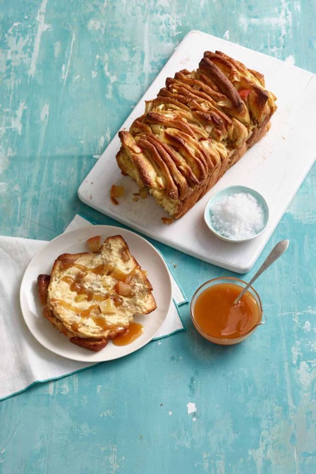 1524032372 apple cinnamon pull apart bread 1523904741