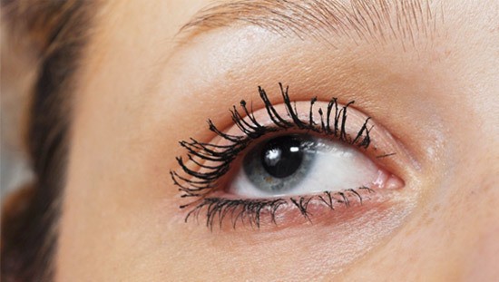 1524189933 mascara clumps