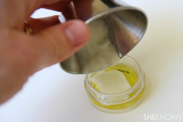 1524191493 diy moisturizing eyelash growth serum 0004 dkki1t