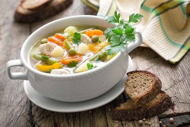 1524294996 4 creamy chicken soup with vegetables recipe saffola oats fit foodie 1