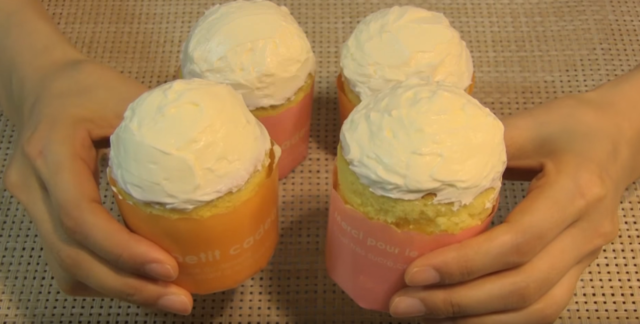 1449025693 sistacafe food doraemon cupcake 27