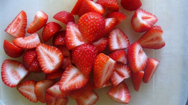 1525452613 hulled strawberries