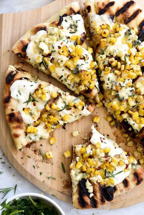1525757799 gallery 1493824363 charred corn and rosemary grilled pizza foodiecrushcom 50