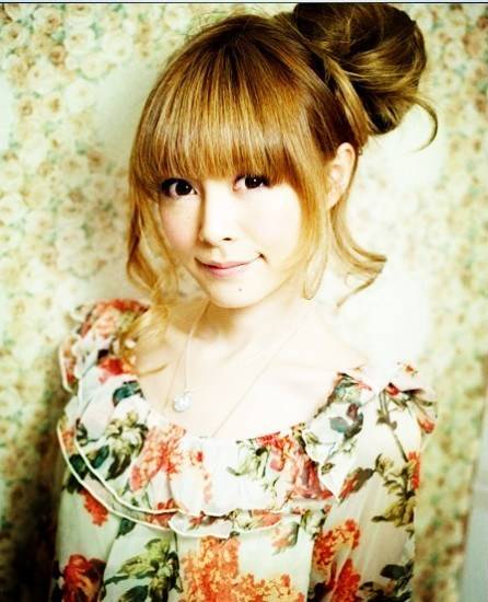 1449216073 messy side bun11