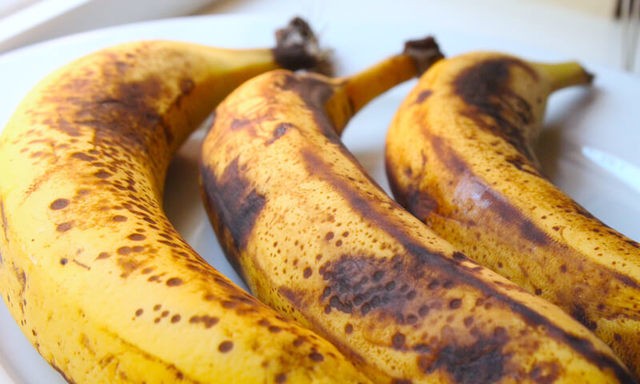 1526982400 bananas black spots