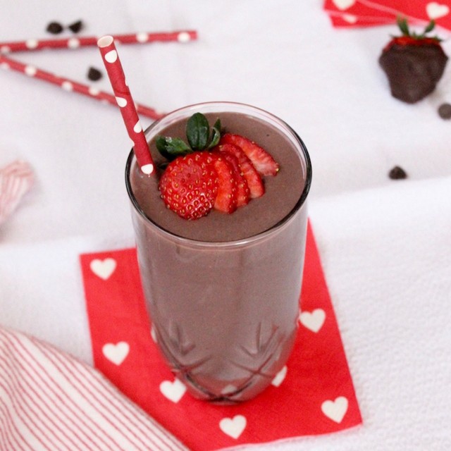 1526995682 dark chocolate strawberry smoothie