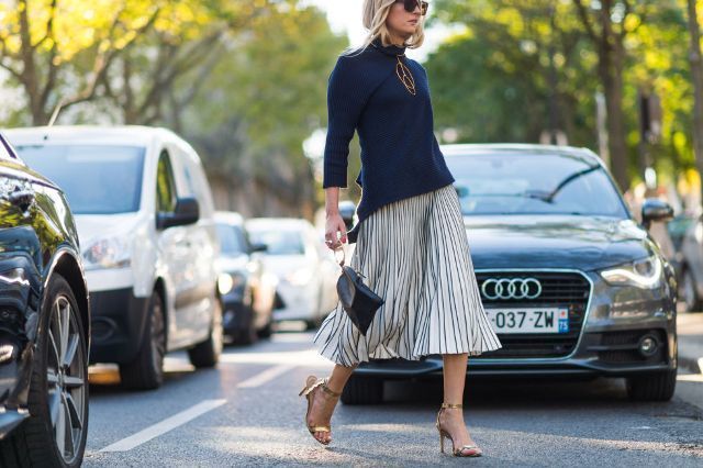 1527825012 with navy blue shirt pleated skirt and black bag