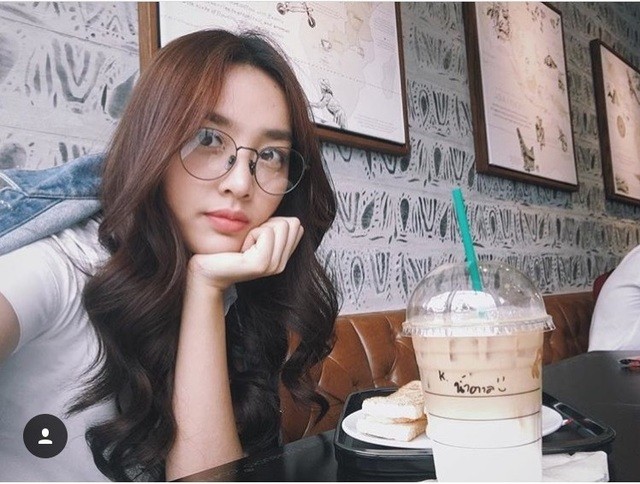 น้ำตาล พิจักขณา แว่นสายตาแฟชั่น