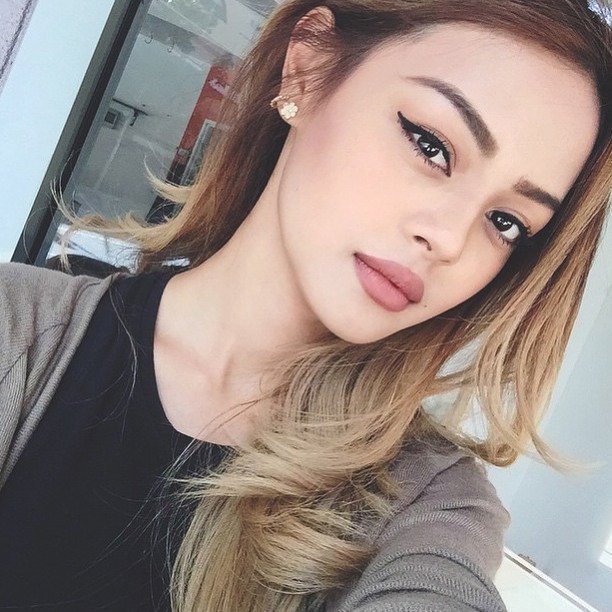 https://image.sistacafe.com/images/uploads/content_image/image/667731/1528346642-612full-lily-maymac.jpg
