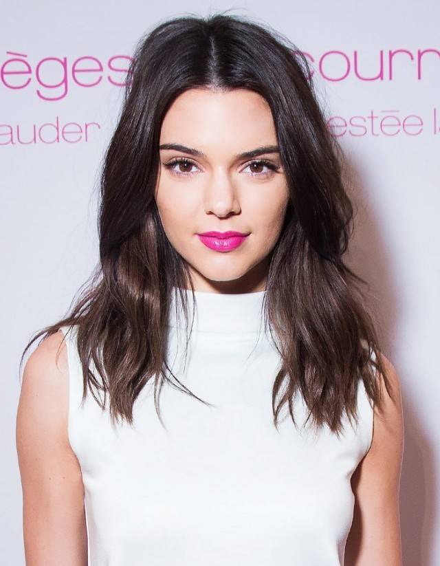 1449933156 8 ways to style center parted hair courtesy of kendall jenner 1549416 1448322156.640x0c
