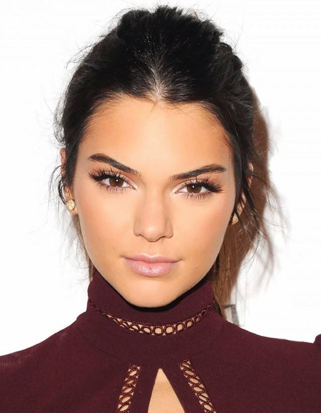 1449942399 8 ways to style center parted hair courtesy of kendall jenner 1549550 1448322207.640x0c