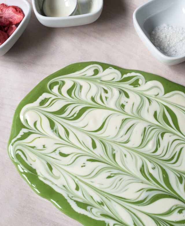 1528798561 0118 strawberry matcha chocolate bark 4