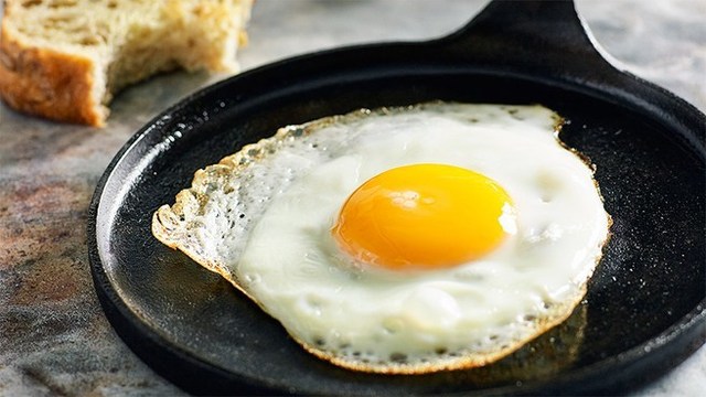 1529555625 fried egg