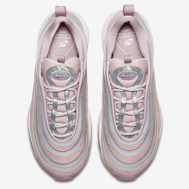 รองเท้า Nike สี Pink Blush  