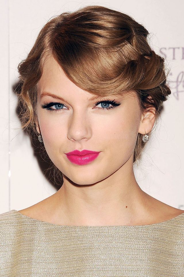 1530208042 54bbfb1d34272   hbz taylor swift hair 2011 4