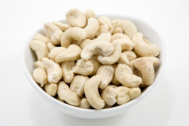 1530342428 raw organic cashews 10 pound case 4