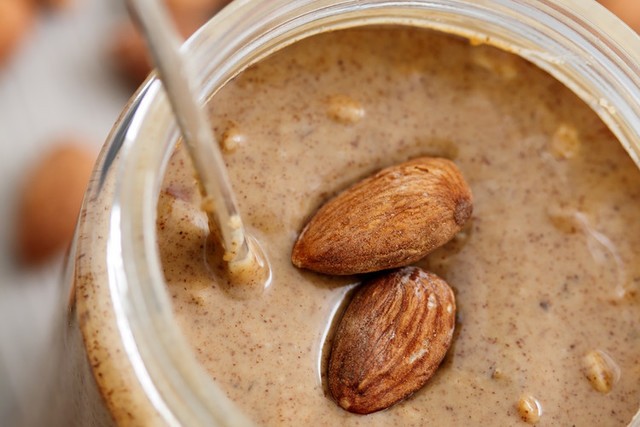 1530343107 clean eating almond butter