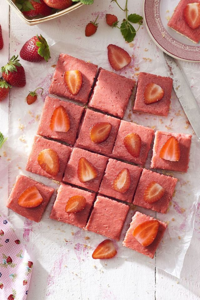 1531202829 strawberry rhubarb bars cl 1522941765