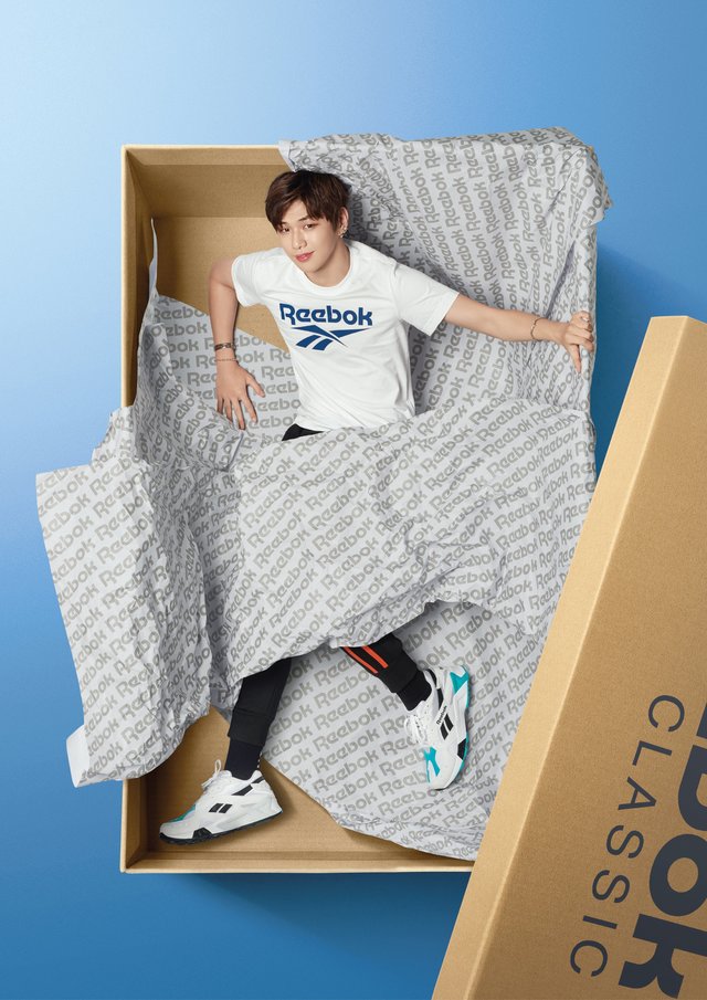 Reebok classic hot sale wanna one