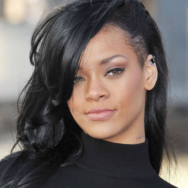 https://image.sistacafe.com/images/uploads/content_image/image/70478/1450684071-Rihanna-Black-Hair-Pictures.jpg