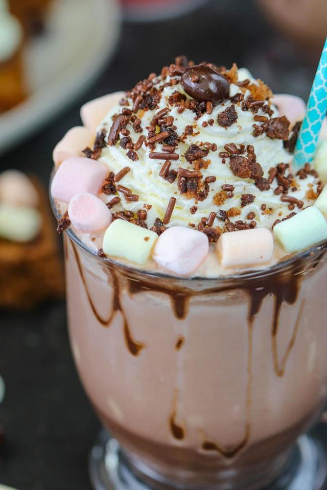 1533653092 brownie frozen hot chocolate drink 11