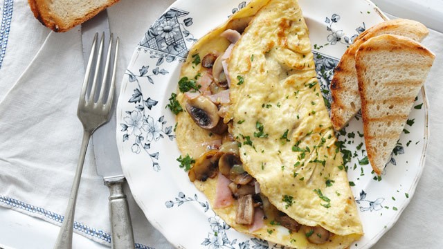 1534218333 fluffy cheese and mushroom omelette