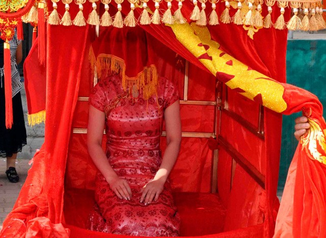 1536043827 red color is must in chinese weddings