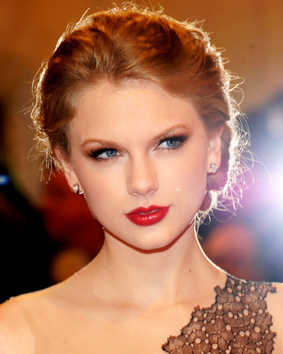 https://image.sistacafe.com/images/uploads/content_image/image/7510/1433321770-Taylor-Swift-red-lips.jpg