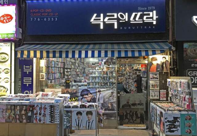 ร้านขายของ kpop ที่เกาหลี , ร้านขายของศิลปินเกาหลี ที่เกาหลี , ร้านขายอัลบั้มเกาหลี ที่เกาหลี , ร้านขายของติ่ง ที่เกาหลี