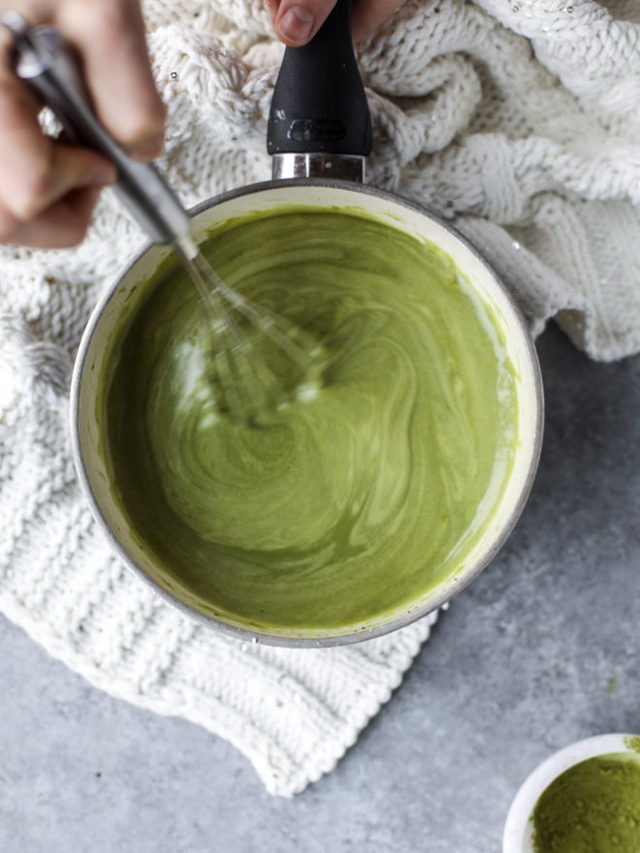 1538590543 matcha hot chocolate i howsweeteats.com 2 660x880